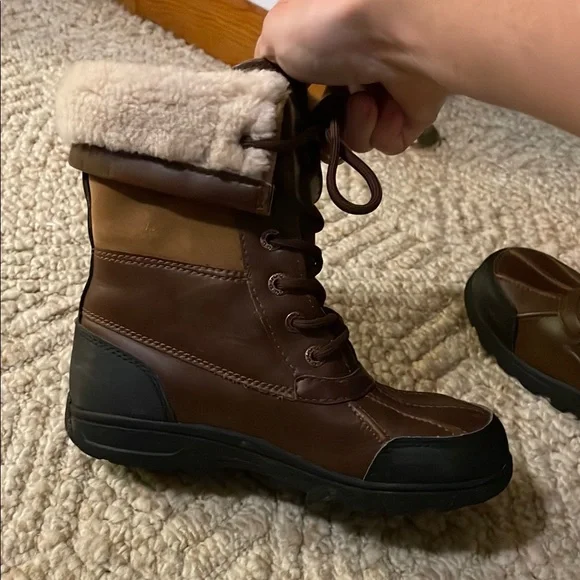 UGG Brown and Black Waterproof Boots with Traction Sole - Picture 6 of 13